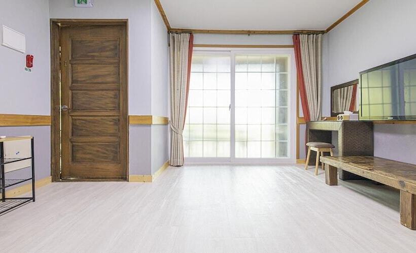 Пансион Gyeongju Cabinhouse