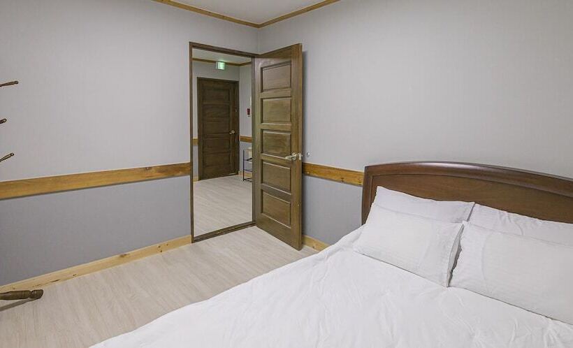 Пансион Gyeongju Cabinhouse