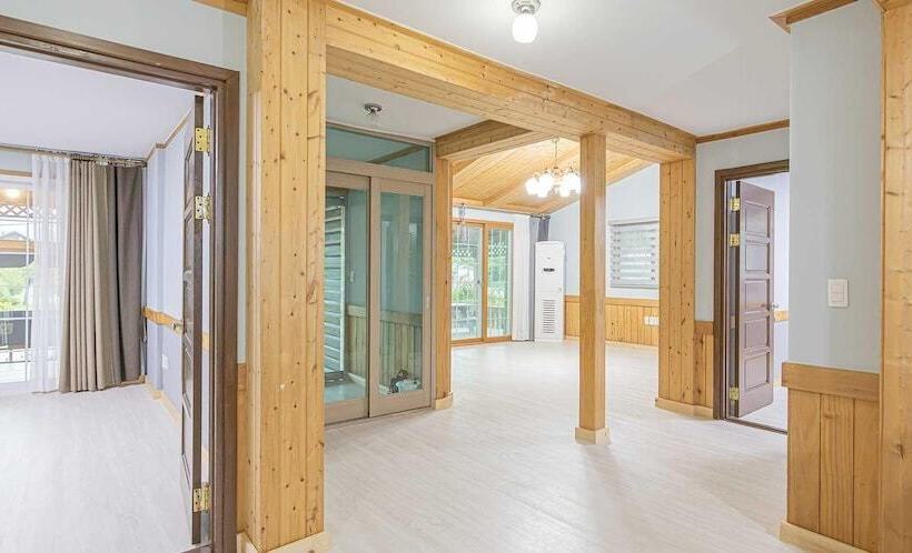 Пансион Gyeongju Cabinhouse