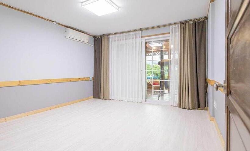 Пансион Gyeongju Cabinhouse