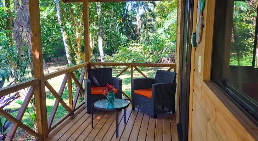 Cabinas Costa Tropicana