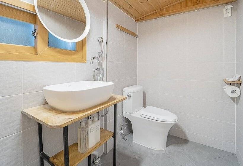 Sokcho Donbangseock Pension