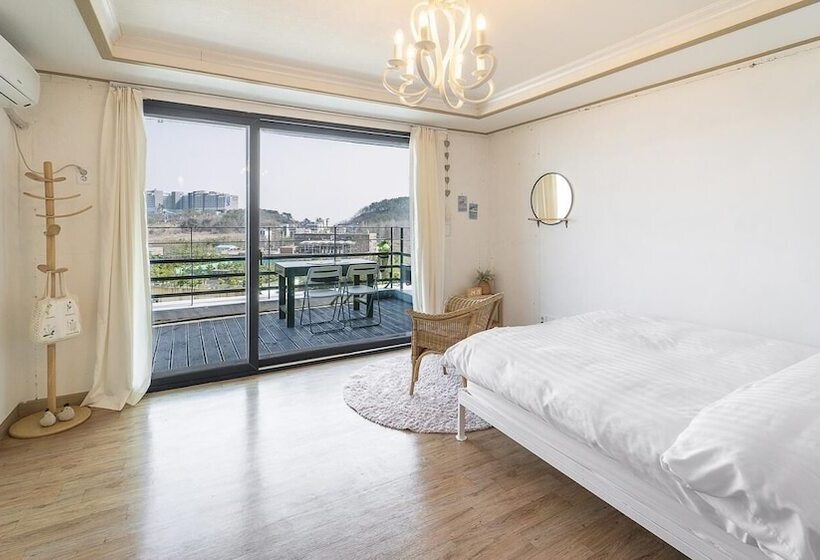 Sokcho Donbangseock Pension