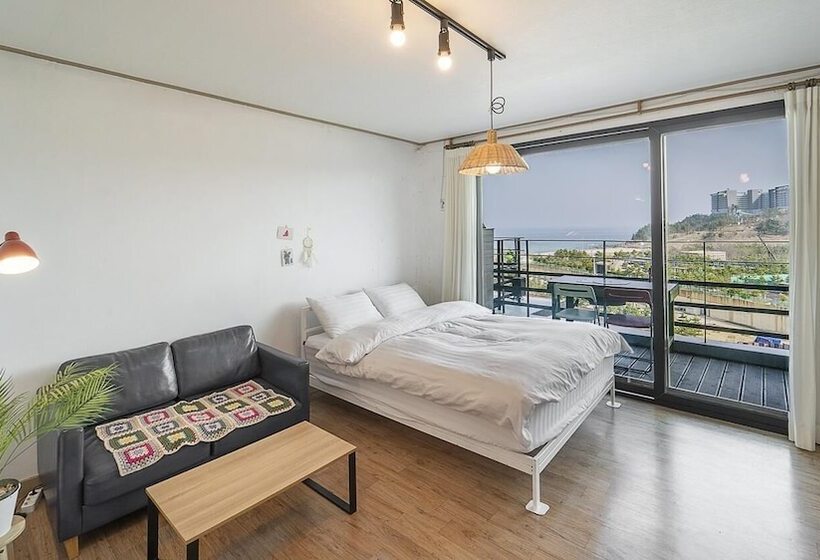 Sokcho Donbangseock Pension