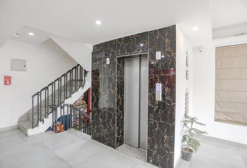 Fabhotel F9 Sector 19