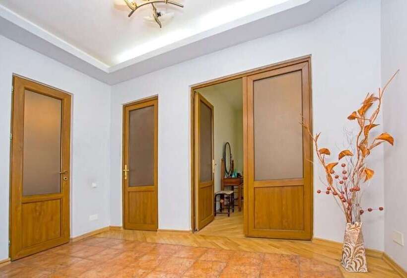 Flatsinyerevan In The City Center