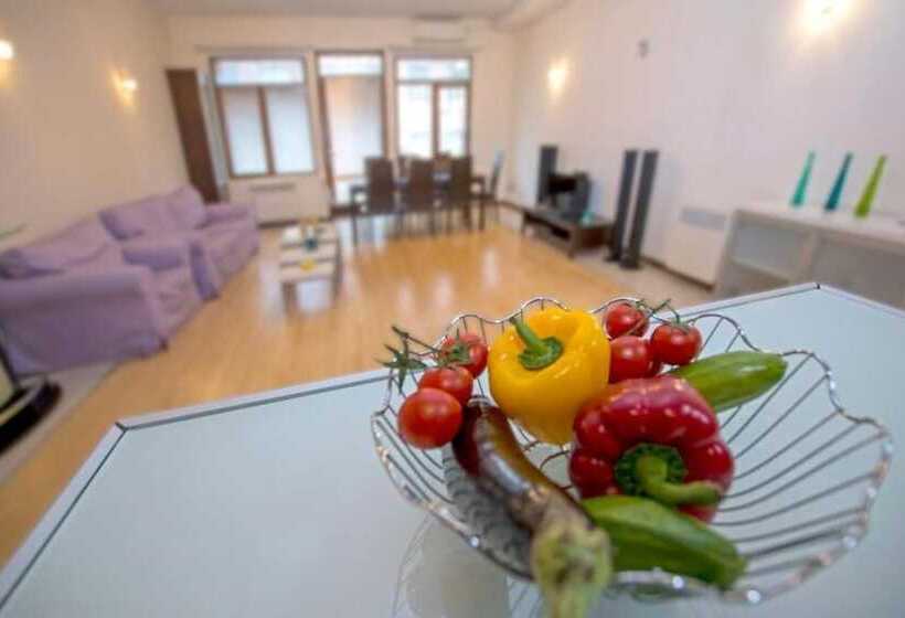 Flatsinyerevan In The City Center