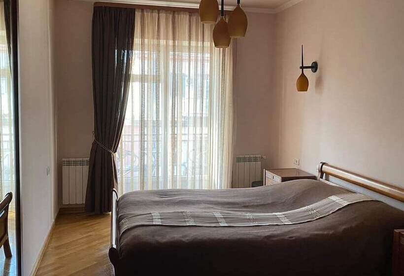 Flatsinyerevan In The City Center