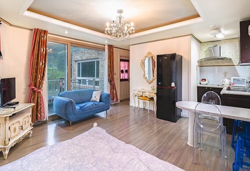 Gapyeong Hill House Pension