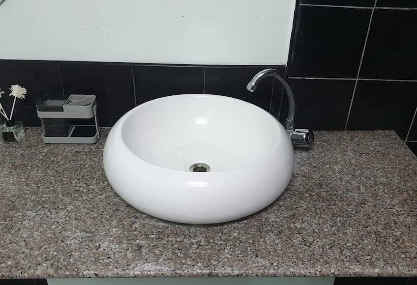 Gumleaves Hotel Barreto