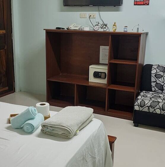 Gumleaves Hotel Barreto