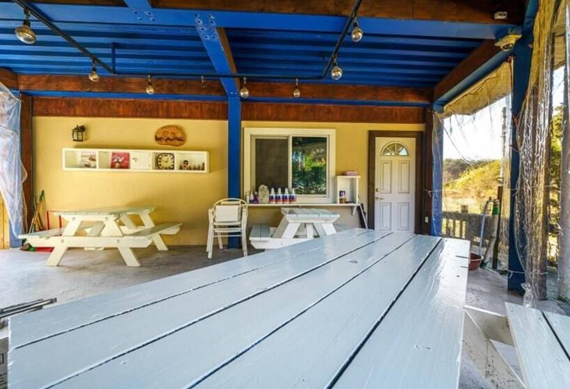 Gangneung Gyeongpoui Haru Pension