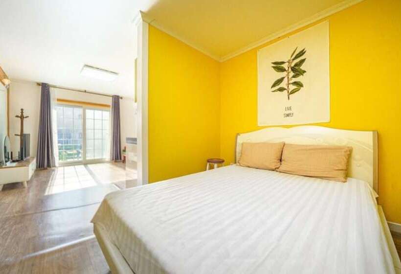 Gangneung Gyeongpoui Haru Pension