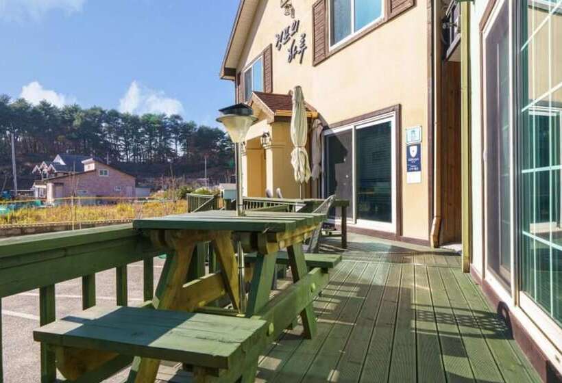 Gangneung Gyeongpoui Haru Pension