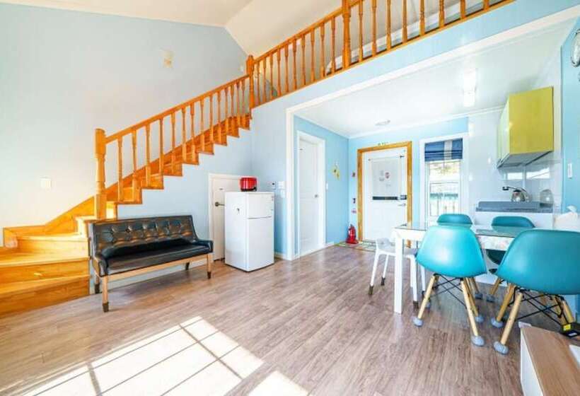 Gangneung Gyeongpoui Haru Pension