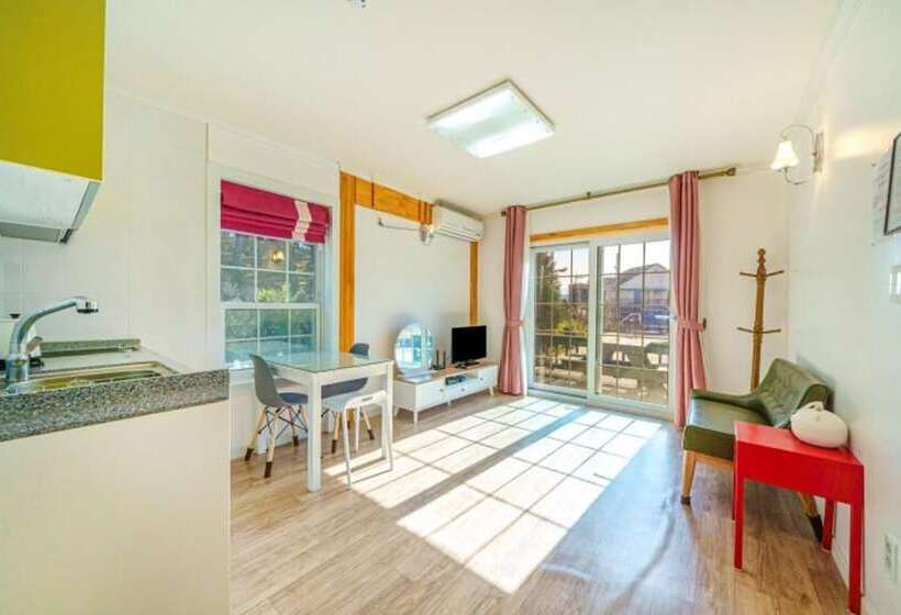 Gangneung Gyeongpoui Haru Pension