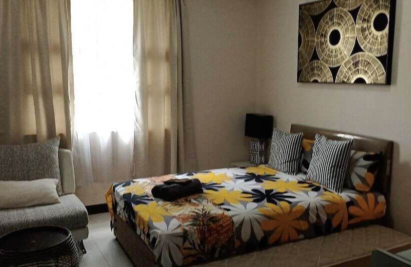 هتل 101 Newport Blvd