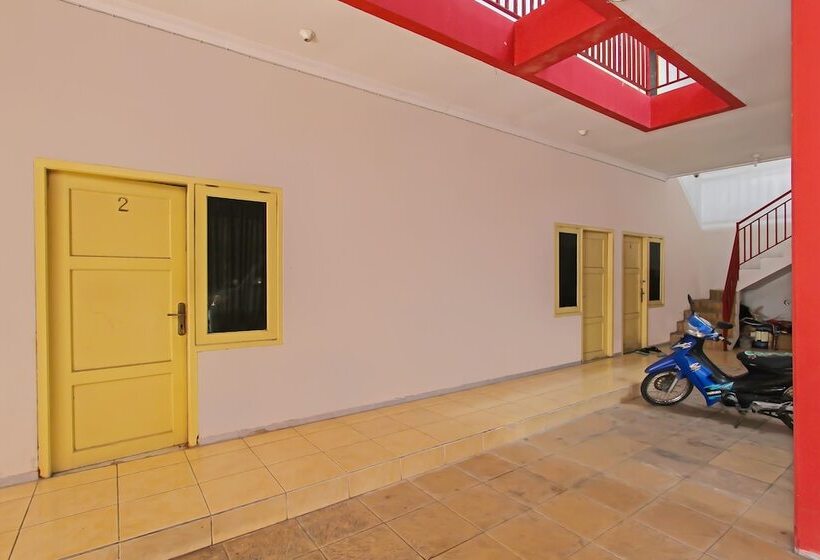 فندق Al Fatih Guest House Syariah By Oyo Rooms