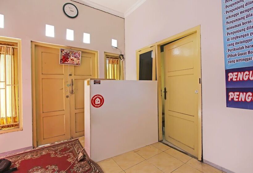 فندق Al Fatih Guest House Syariah By Oyo Rooms