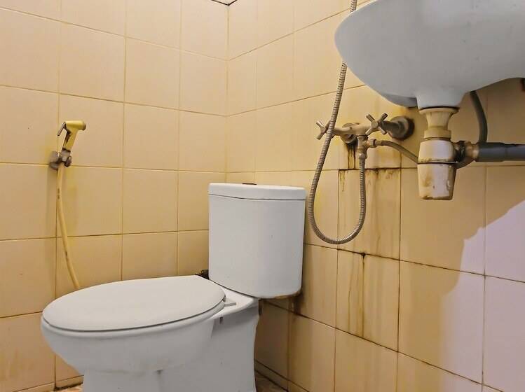 فندق Al Fatih Guest House Syariah By Oyo Rooms