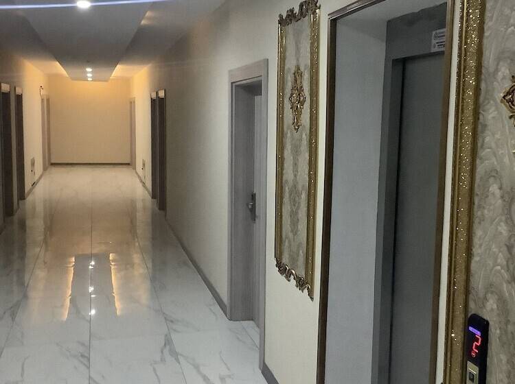 ホテル Atlihan Plus