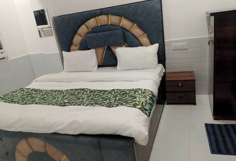 Отель Avexia Kanha Residency