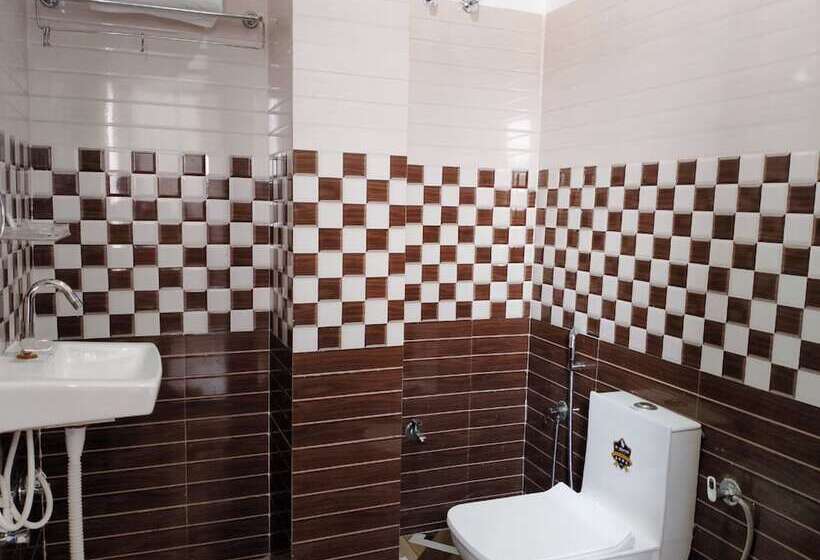 Отель Avexia Kanha Residency