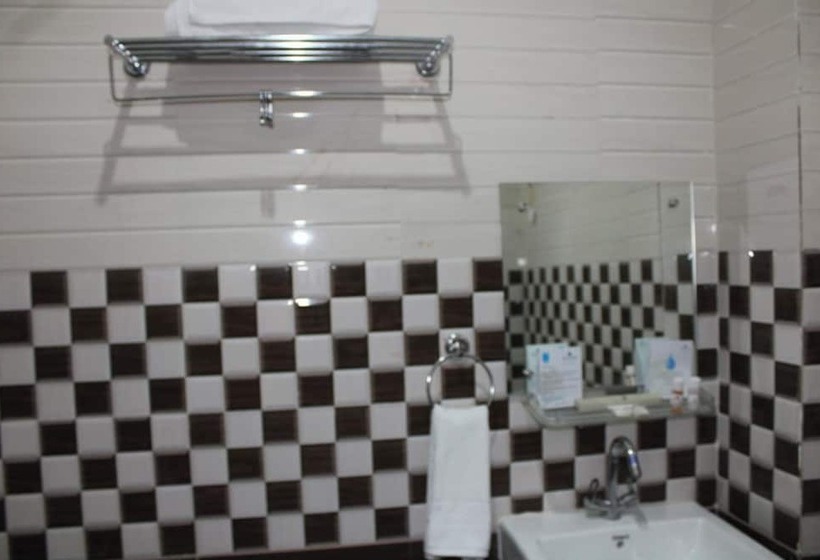 Отель Avexia Kanha Residency