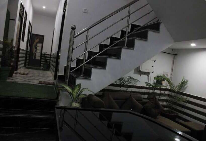 Отель Avexia Kanha Residency