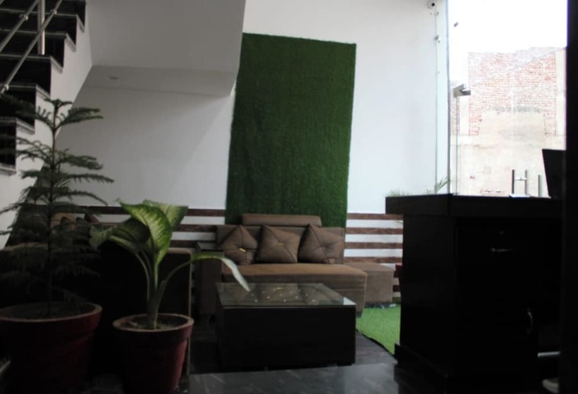 Отель Avexia Kanha Residency