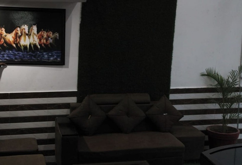 Отель Avexia Kanha Residency