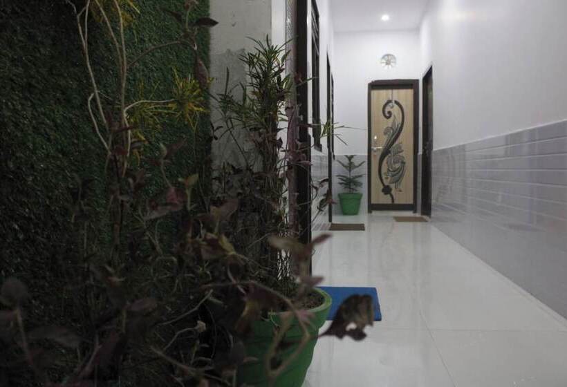 Отель Avexia Kanha Residency