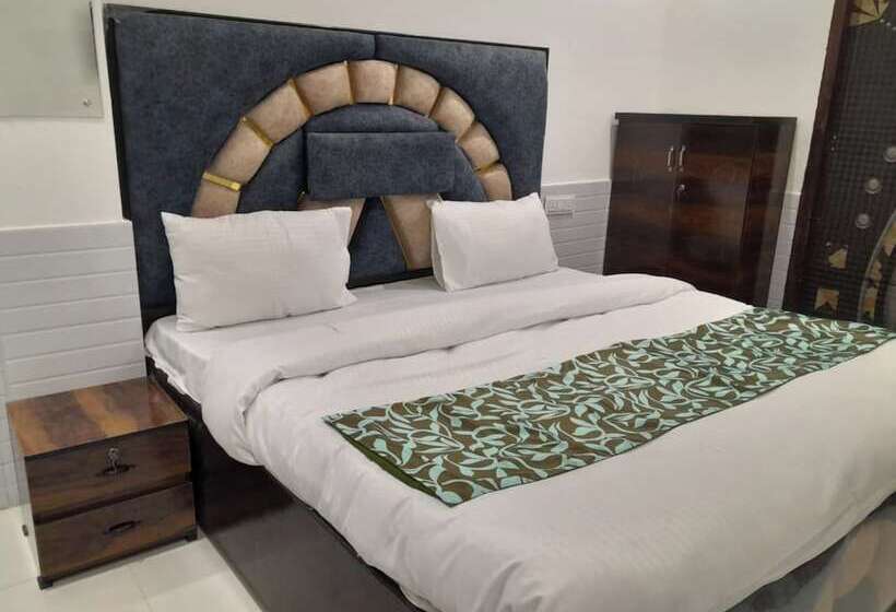 Отель Avexia Kanha Residency