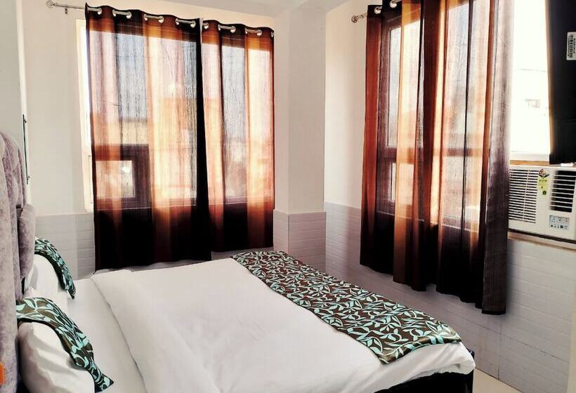 Отель Avexia Kanha Residency