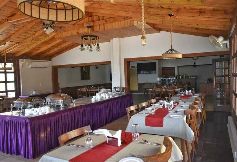 酒店 Misty Oaks Resorts