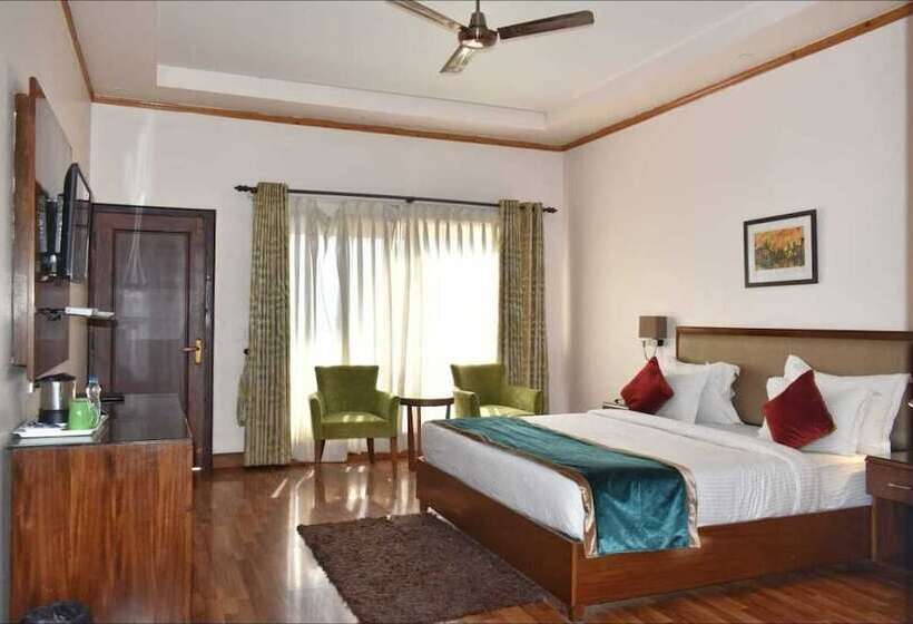 בית מלון כפרי Misty Oaks Resorts