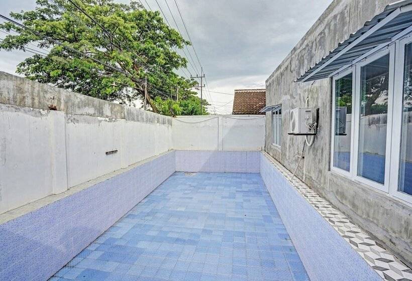 בית מלון כפרי Collection O 90783 Probolinggo Homestay