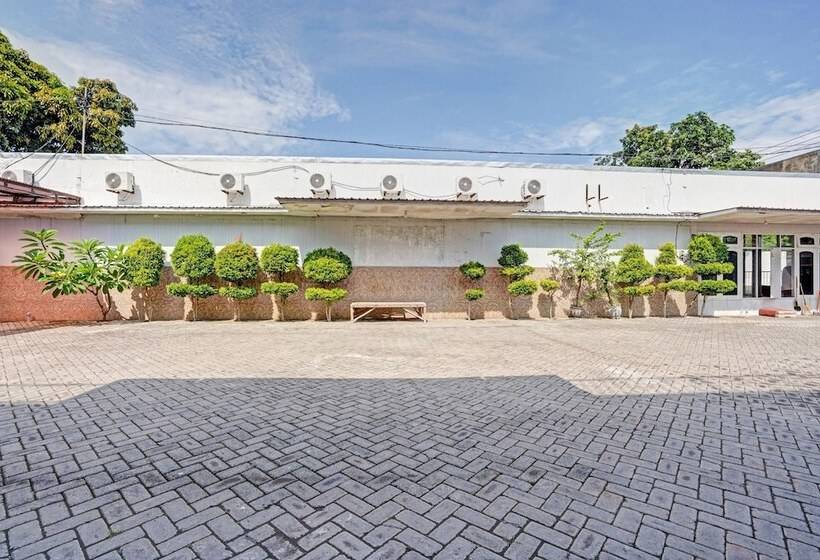 בית מלון כפרי Collection O 90783 Probolinggo Homestay