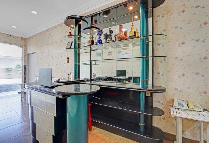 בית מלון כפרי Collection O 90783 Probolinggo Homestay