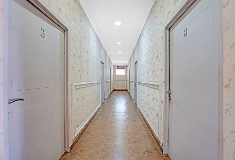 בית מלון כפרי Collection O 90783 Probolinggo Homestay