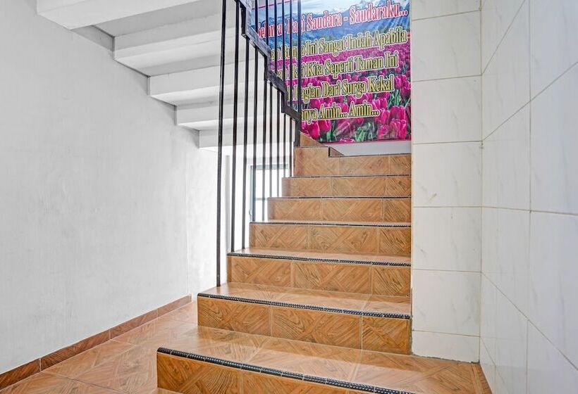 בית מלון כפרי Collection O 90783 Probolinggo Homestay