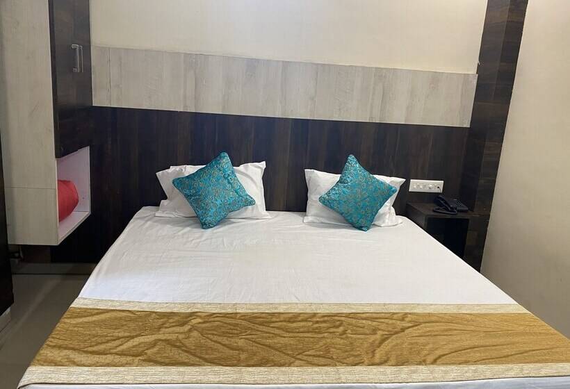 בית מלון כפרי Brij Residency