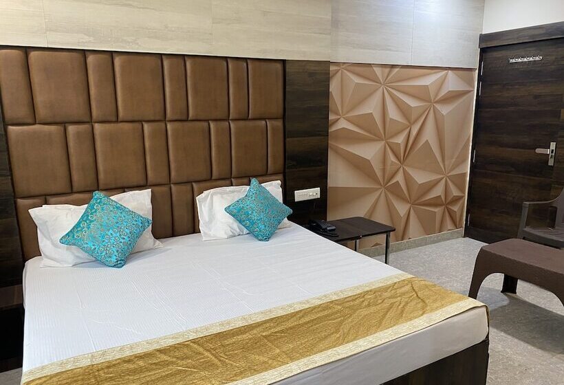 בית מלון כפרי Brij Residency