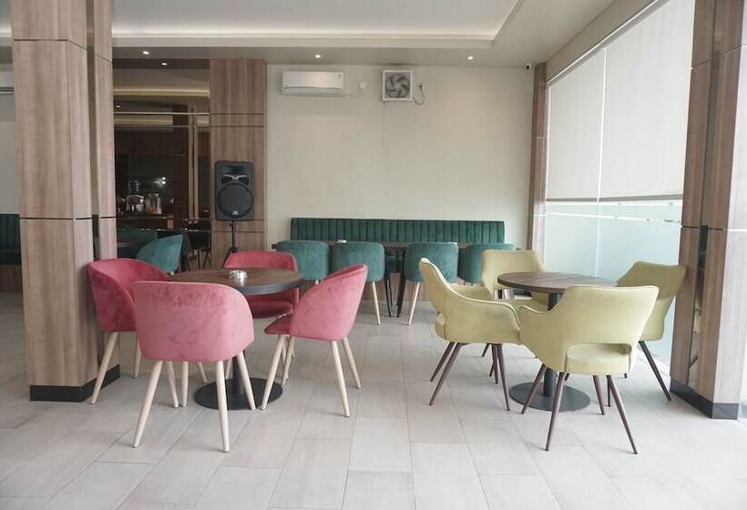 Cahaya 3 Hotel Near Juanda Airport