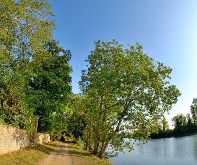 Отель Château De La Marjolaine