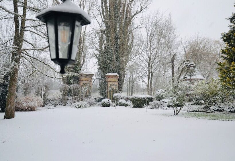 Отель Château De La Marjolaine