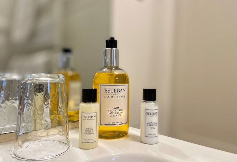 Отель Château De La Marjolaine