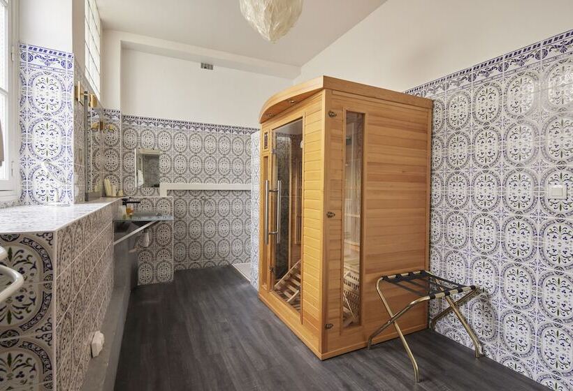 Отель Château De La Marjolaine