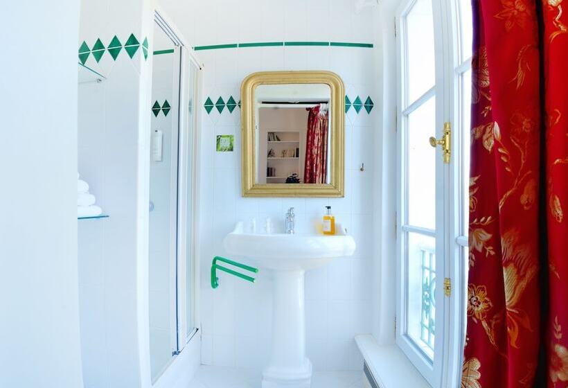 Отель Château De La Marjolaine