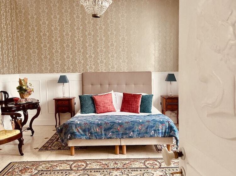 Отель Château De La Marjolaine